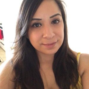 Meet your Posher, Adelina